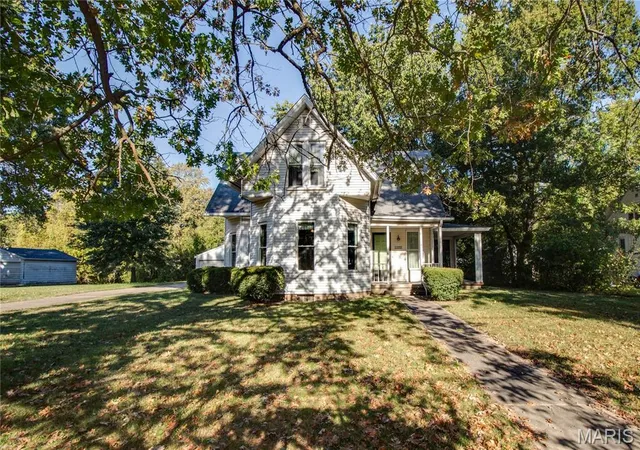Single family home for sale at 2308 Brown St, Alton, IL 62002 | MLS# MIS26067692