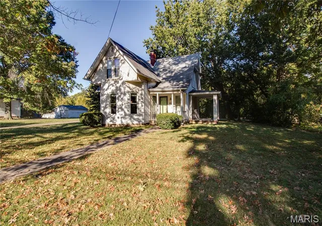 Photo 1 of Single family home for sale at 2308 Brown St, Alton, IL 62002 | MLS# MIS26067692 | Listing updated on 2026-10-27