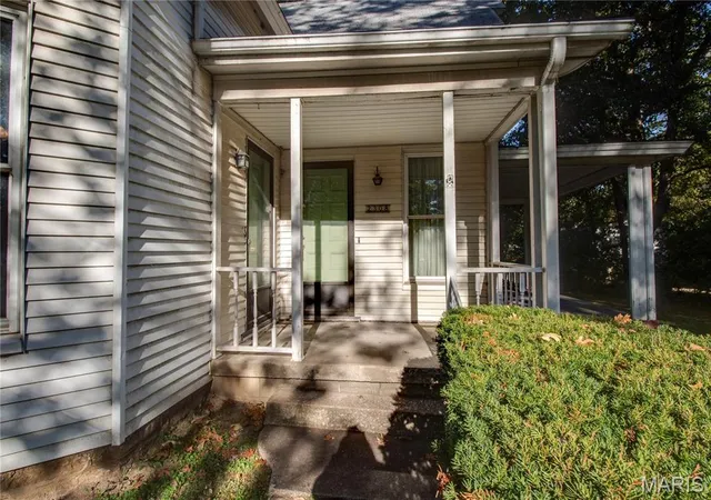 Photo 2 of Single family home for sale at 2308 Brown St, Alton, IL 62002 | MLS# MIS26067692 | Listing updated on 2026-10-27
