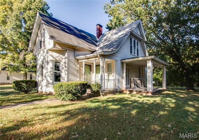 Photo 3 of Single family home for sale at 2308 Brown St, Alton, IL 62002 | MLS# MIS26067692 | Listing updated on 2026-10-27