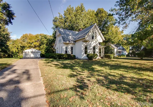 Photo 4 of Single family home for sale at 2308 Brown St, Alton, IL 62002 | MLS# MIS26067692 | Listing updated on 2026-10-27