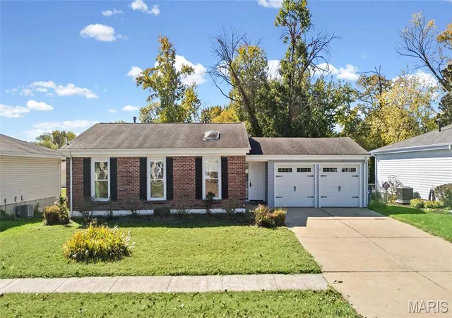 Photo 1 of Single family home for sale at 6 Westwood Ests Dr, Saint Peters, MO 63376 | MLS# MIS26067700 | Listing updated on 2026-10-25
