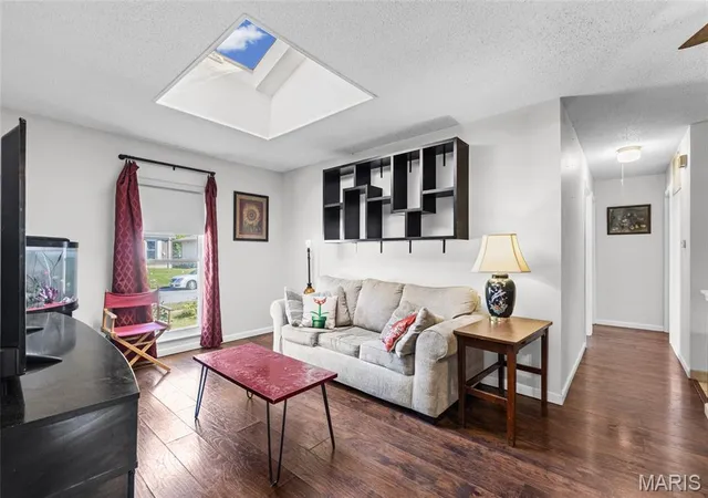 Photo 3 of Single family home for sale at 6 Westwood Ests Dr, Saint Peters, MO 63376 | MLS# MIS26067700 | Listing updated on 2026-10-25