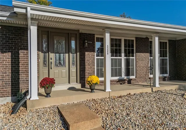 Photo 2 of Single family home for sale at 5326 Kings Park Dr, Saint Louis, MO 63129 | MLS# MIS26067701 | Listing updated on 2026-10-27