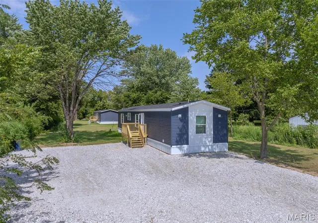 Photo 2 of Single family home for sale at 115 High St, Truxton, MO 63381 | MLS# MIS26067720 | Listing updated on 2026-10-21