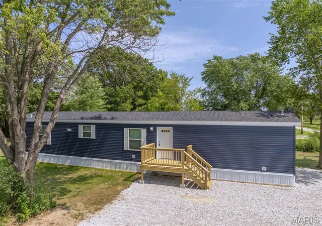 Photo 3 of Single family home for sale at 115 High St, Truxton, MO 63381 | MLS# MIS26067720 | Listing updated on 2026-10-21