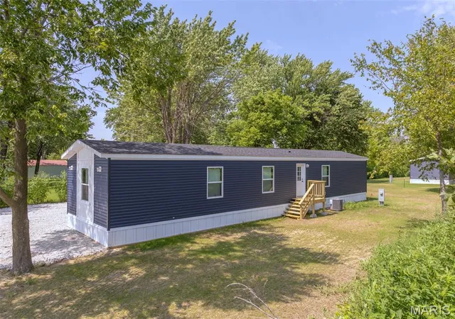 Photo 3 of Single family home for sale at 115 High St, Truxton, MO 63381 | MLS# MIS26067720 | Listing updated on 2026-10-21
