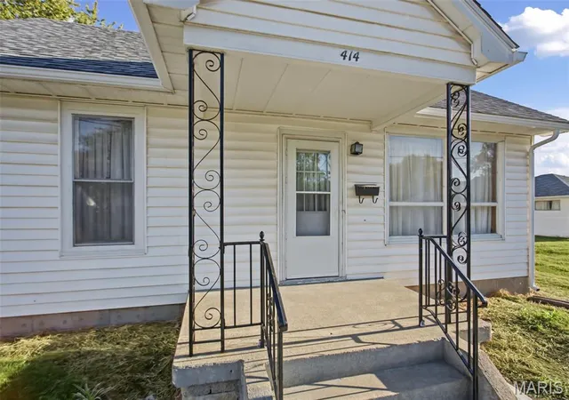 Photo 4 of Single family home for sale at 414 E Spruce St, Jerseyville, IL 62052 | MLS# MIS26067721 | Listing updated on 2026-10-22