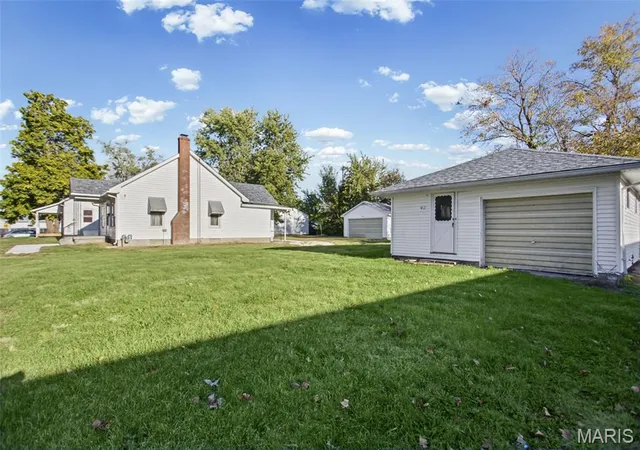 Photo 63 of Single family home for sale at 414 E Spruce St, Jerseyville, IL 62052 | MLS# MIS26067721 | Listing updated on 2026-10-26