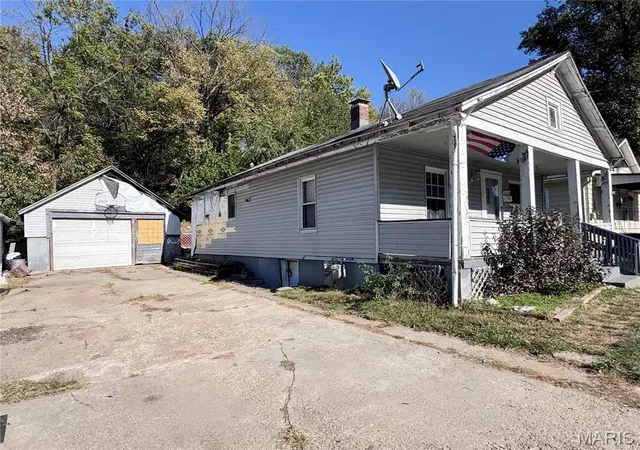 Photo 2 of Single family home for sale at 1620 Fulton Ave, Hannibal, MO 63401 | MLS# MIS26067723 | Listing updated on 2026-10-26
