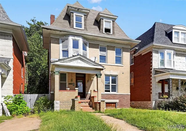 Photo 2 of Single family home for sale at 5639 Bartmer Ave, Saint Louis, MO 63112 | MLS# MIS26067725 | Listing updated on 2026-10-28