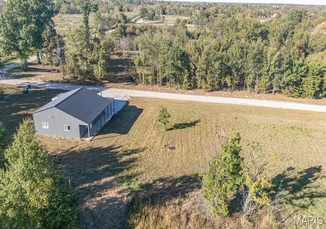 Photo 2 of Single family home for sale at 45080 Halyon Trl, Perry, MO 63462 | MLS# MIS26067732 | Listing updated on 2026-10-21