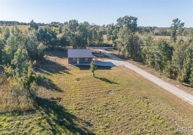 Photo 3 of Single family home for sale at 45080 Halyon Trl, Perry, MO 63462 | MLS# MIS26067732 | Listing updated on 2026-10-21