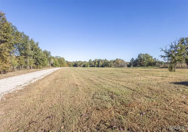 Photo 4 of Single family home for sale at 45080 Halyon Trl, Perry, MO 63462 | MLS# MIS26067732 | Listing updated on 2026-10-21