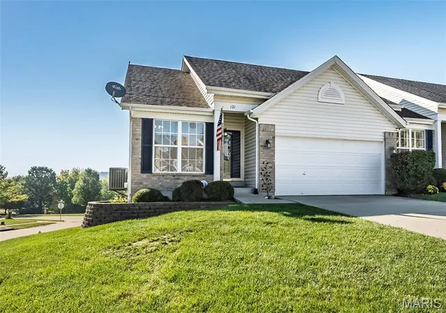 Photo 1 of Sale Pending at 121 Hunters Run Ct, Eureka, MO 63025 | MLS# MIS26067742 | Listing updated on 2026-10-28