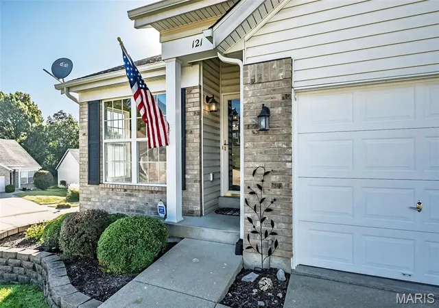 Photo 2 of Sale Pending at 121 Hunters Run Ct, Eureka, MO 63025 | MLS# MIS26067742 | Listing updated on 2026-10-28