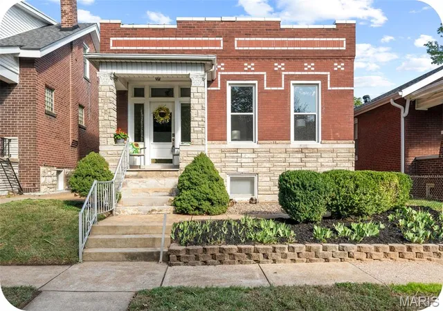 Photo 1 of Sale Pending at 4623 Rosa Ave, Saint Louis, MO 63116 | MLS# MIS26067744 | Listing updated on 2026-10-26