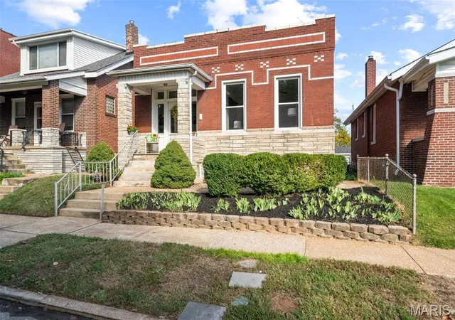 Photo 3 of Sale Pending at 4623 Rosa Ave, Saint Louis, MO 63116 | MLS# MIS26067744 | Listing updated on 2026-10-26