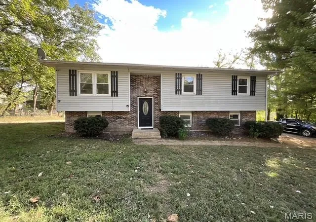 Single family home for sale at 214 W Thornburgh St, West Plains, MO 65775 | MLS# MIS26067760
