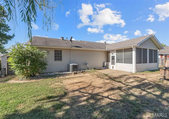 Photo 4 of Single family home for sale at 1006 Clearwater Rd, Sikeston, MO 63801 | MLS# MIS26067766 | Listing updated on 2026-10-23