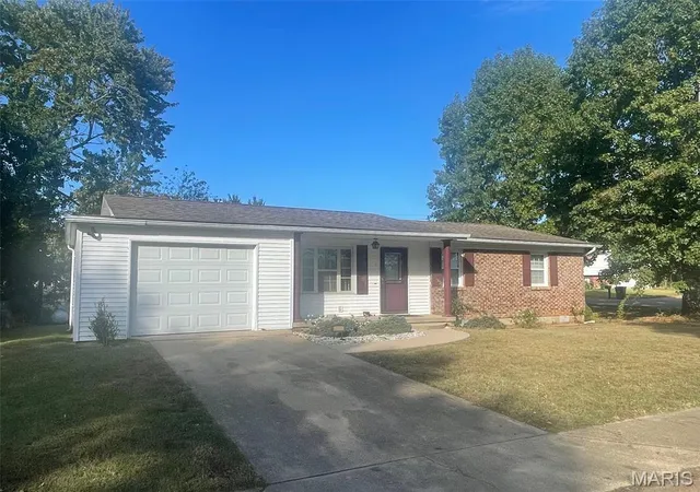 Photo 1 of Single family home for sale at 320 Baker St, Fredericktown, MO 63645 | MLS# MIS26067768 | Listing updated on 2026-10-22