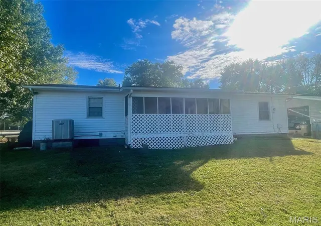 Photo 3 of Single family home for sale at 320 Baker St, Fredericktown, MO 63645 | MLS# MIS26067768 | Listing updated on 2026-10-22