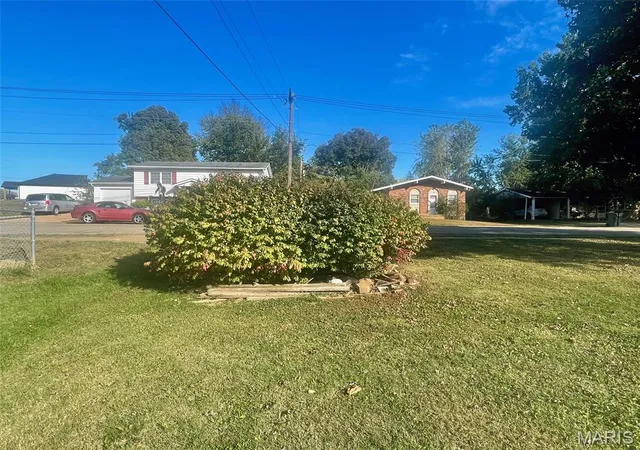Photo 3 of Single family home for sale at 320 Baker St, Fredericktown, MO 63645 | MLS# MIS26067768 | Listing updated on 2026-10-22