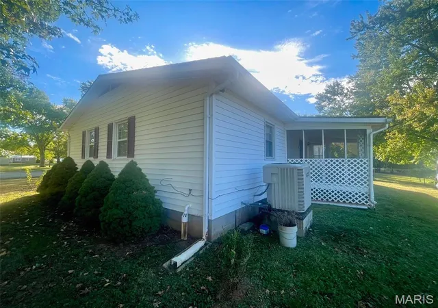 Photo 4 of Single family home for sale at 320 Baker St, Fredericktown, MO 63645 | MLS# MIS26067768 | Listing updated on 2026-10-22