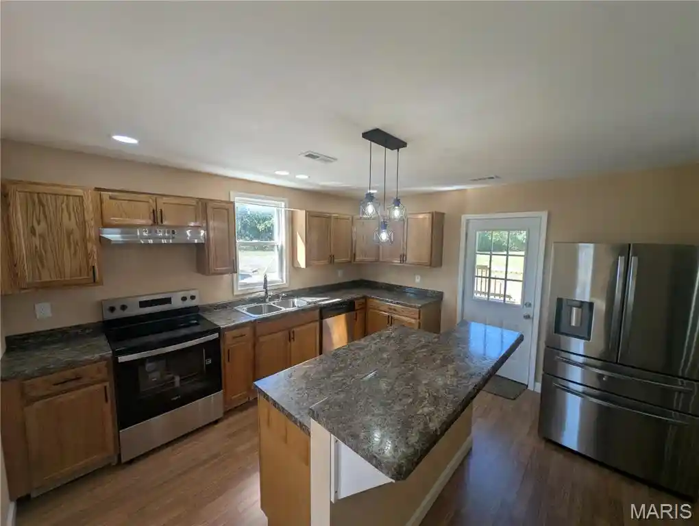 Photo 3 of Single family home for sale at 304 W Main St, East Alton, IL 62024 | MLS# MIS26067769 | Listing updated on 2026-10-23