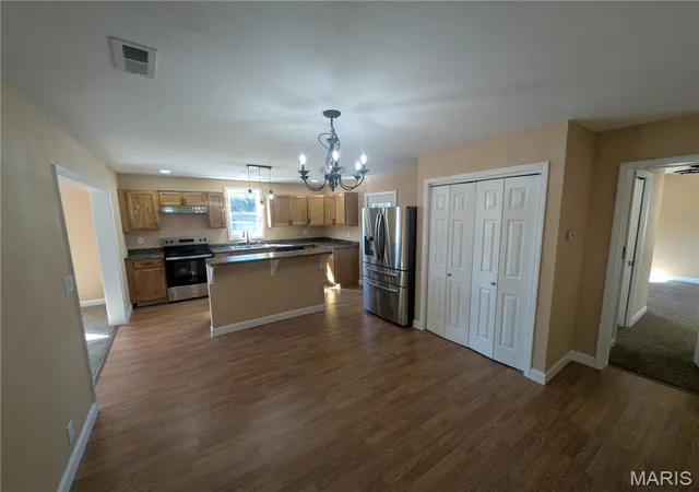 Photo 4 of Single family home for sale at 304 W Main St, East Alton, IL 62024 | MLS# MIS26067769 | Listing updated on 2026-10-22