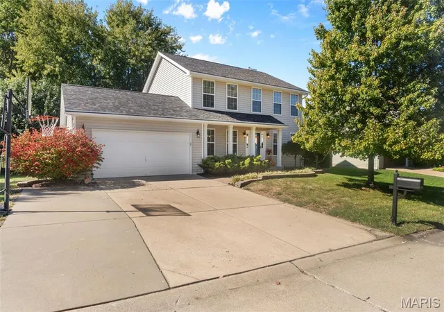 Photo 1 of Single family home for sale at 5009 Royal Burgess Dr, Saint Peters, MO 63304 | MLS# MIS26067774 | Listing updated on 2026-10-25