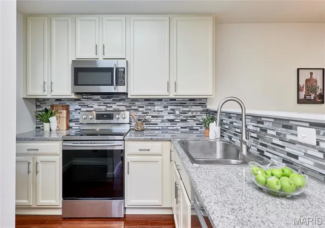 Listing Photo 4 - Condo for sale in building located at 1149 Arbor Creek Dr, St. Louis, MO 63122 - Unit #1A