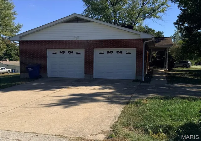 Photo 2 of Single family home for sale at 625 Clara Ave, Warrenton, MO 63383 | MLS# MIS26067787 | Listing updated on 2026-10-30