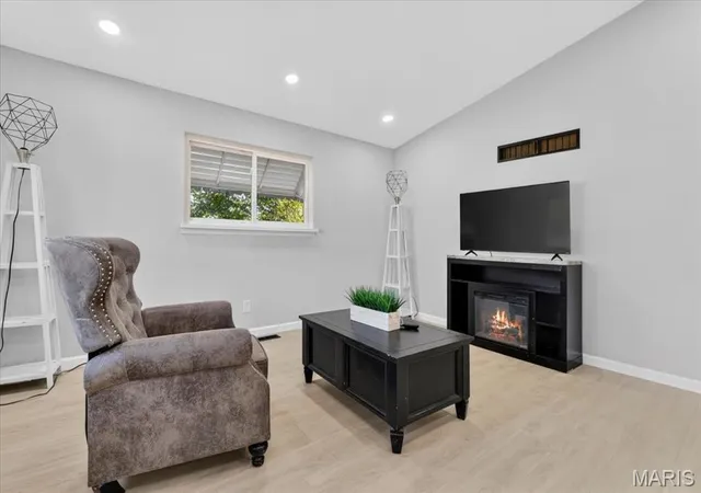 Photo 2 of Single family home for sale at 210 Versailles Dr, Florissant, MO 63031 | MLS# MIS26067799 | Listing updated on 2026-10-26
