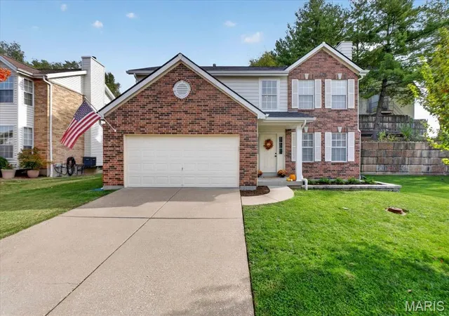 Photo 1 of Single family home for sale at 950 Claybend Dr, Ballwin, MO 63011 | MLS# MIS26067809 | Listing updated on 2026-10-29