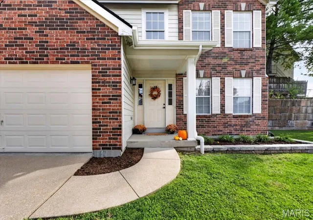 Photo 2 of Single family home for sale at 950 Claybend Dr, Ballwin, MO 63011 | MLS# MIS26067809 | Listing updated on 2026-10-29