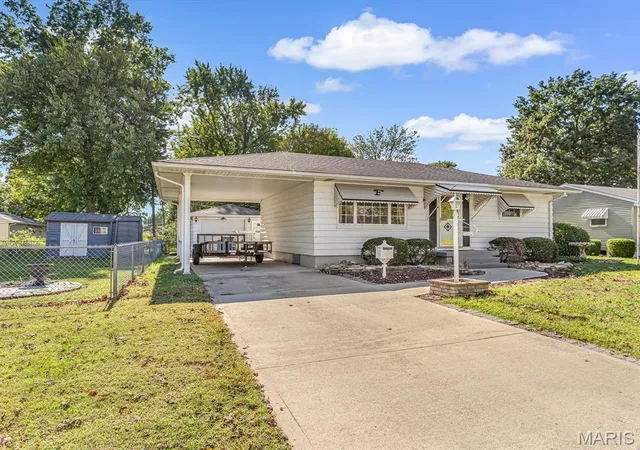 Photo 2 of Single family home for sale at 1540 Rodger Ave, Granite City, IL 62040 | MLS# MIS26067814 | Listing updated on 2026-10-22