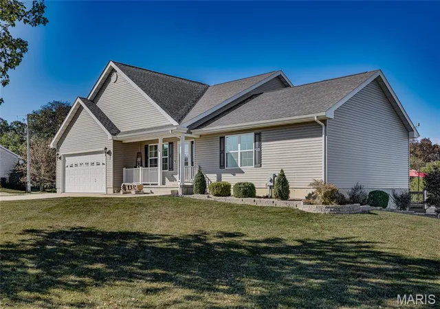 Photo 1 of Sale Pending at 304 Ridgewood Ct, Farmington, MO 63640 | MLS# MIS26067833 | Listing updated on 2026-10-22