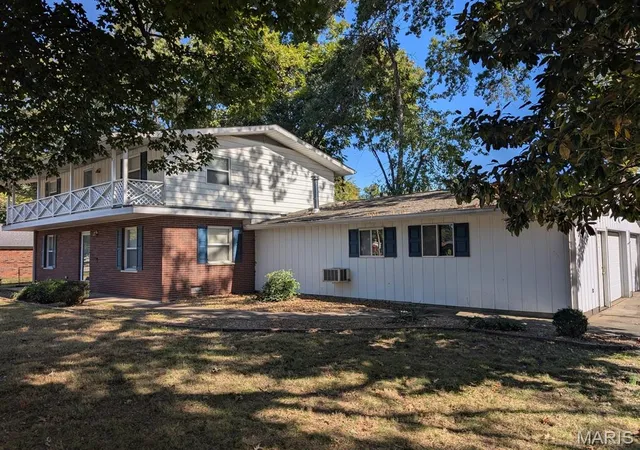 Photo 3 of Single family home for sale at 202 N 6th Street, Mascoutah, IL 62258 | MLS# MIS26067845 | Listing updated on 2026-10-23