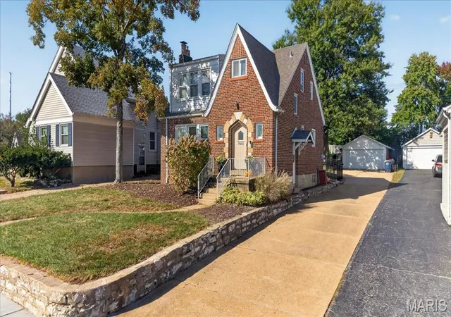 Photo 3 of Single family home for sale at 7831 Weil Ave, Saint Louis, MO 63119 | MLS# MIS26067849 | Listing updated on 2026-10-29