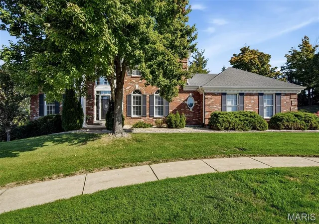 Photo 2 of Single family home for sale at 14507 Wellington Ests Manor, Chesterfield, MO 63017 | MLS# MIS26067852 | Listing updated on 2026-10-29