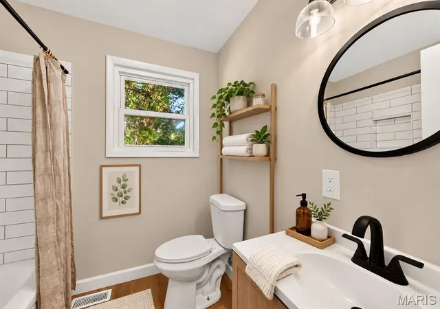 Photo 4 of Single family home for sale at 11 Montclair Ct, Florissant, MO 63033 | MLS# MIS26067859 | Listing updated on 2026-10-23