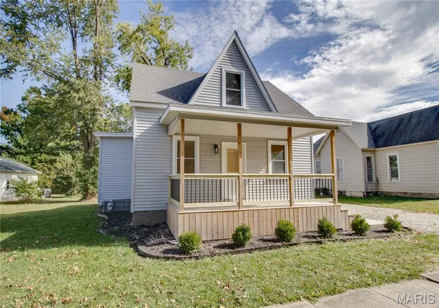 Photo 1 of Single family home for sale at 226 S Jackson St, Pittsfield, IL 62363 | MLS# MIS26067861 | Listing updated on 2026-10-26