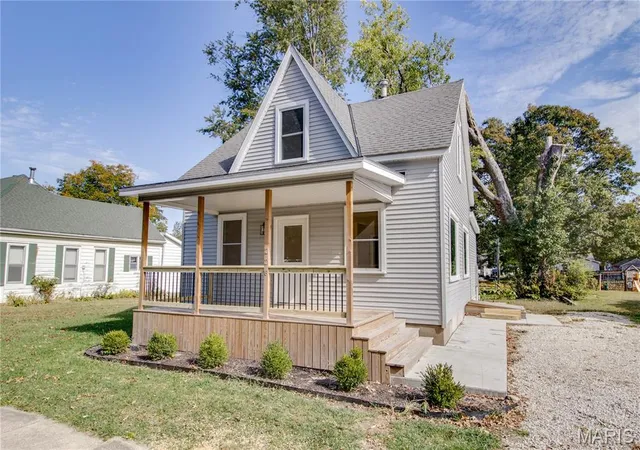 Photo 1 of Single family home for sale at 226 S Jackson St, Pittsfield, IL 62363 | MLS# MIS26067861 | Listing updated on 2026-10-26