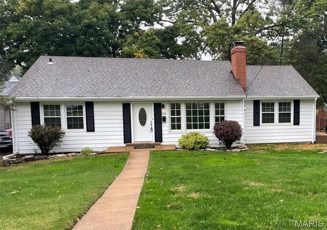 Photo 1 of Single family home for sale at 307 W Old Watson Rd, Saint Louis, MO 63119 | MLS# MIS26067867 | Listing updated on 2026-10-23
