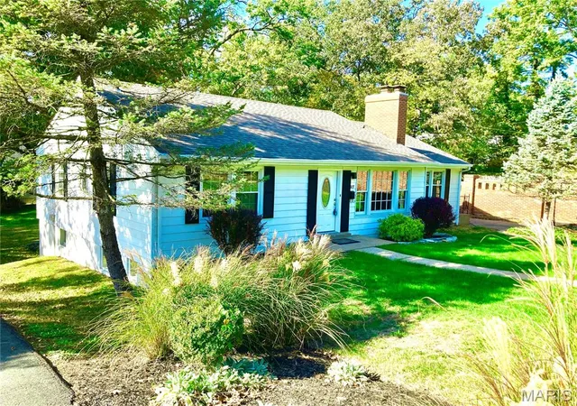 Single family home for sale at 307 W Old Watson Rd, Saint Louis, MO 63119 | MLS# MIS26067867
