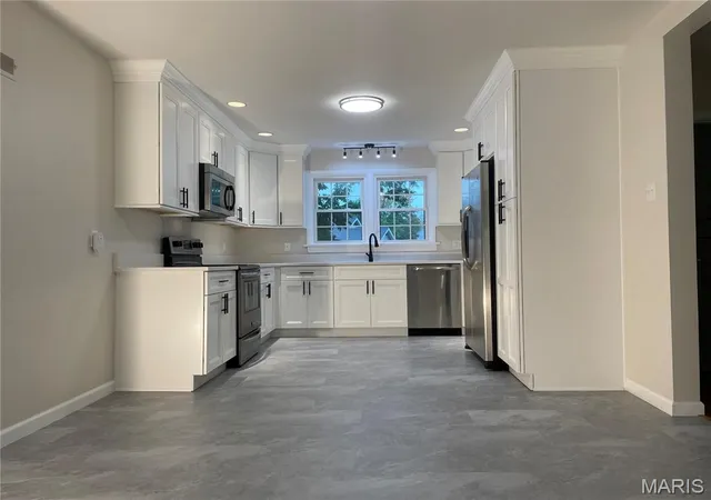 Photo 4 of Single family home for sale at 307 W Old Watson Rd, Saint Louis, MO 63119 | MLS# MIS26067867 | Listing updated on 2026-10-23