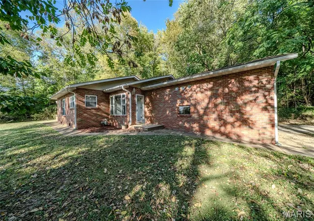 Photo 4 of Single family home for sale at 308 S Bluff Rd, Collinsville, IL 62234 | MLS# MIS26067869 | Listing updated on 2026-10-23