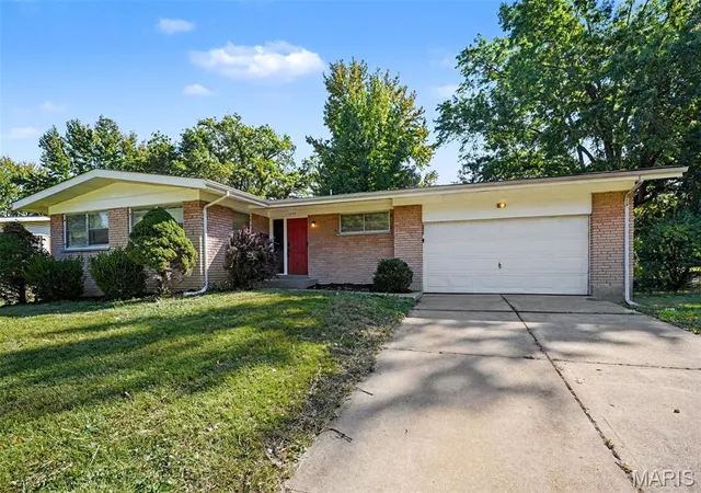 Photo 1 of Single family home for sale at 1370 Milbank Dr, Florissant, MO 63031 | MLS# MIS26067870 | Listing updated on 2026-10-23