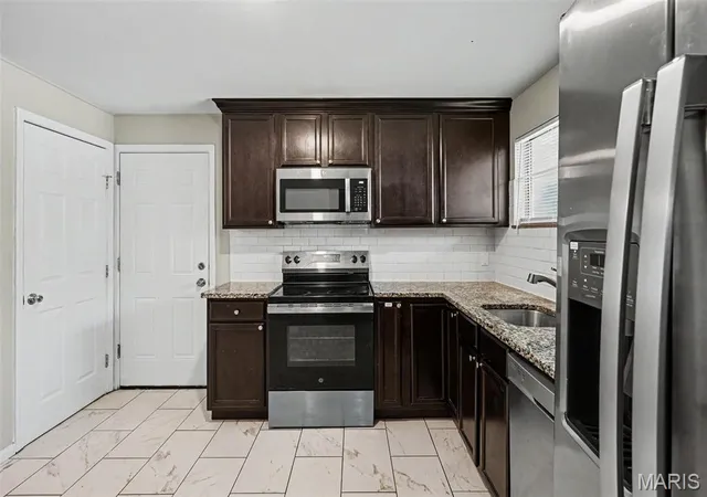 Photo 4 of Single family home for sale at 1370 Milbank Dr, Florissant, MO 63031 | MLS# MIS26067870 | Listing updated on 2026-10-23